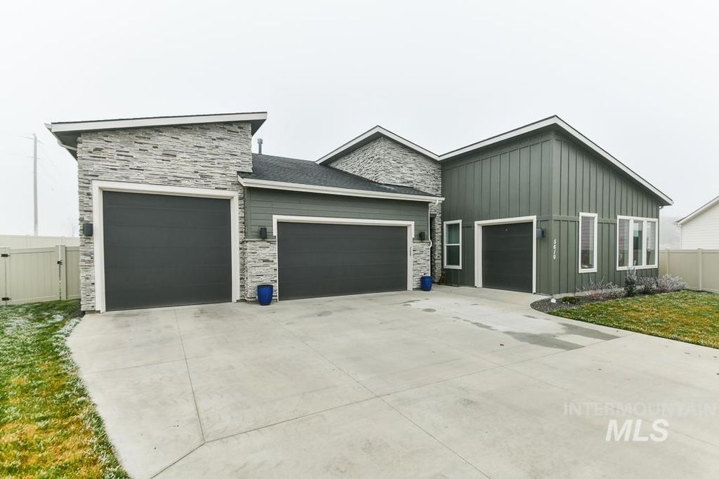 Photo of 5610 Sparky Ave, Caldwell, ID 83607 (MLS # 98972090)