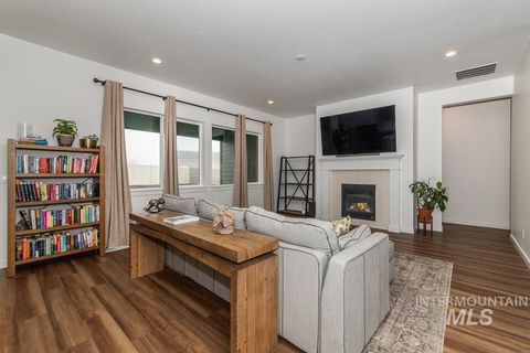 Photo of 5610 Sparky Ave, Caldwell, ID 83607 (MLS # 98972090)