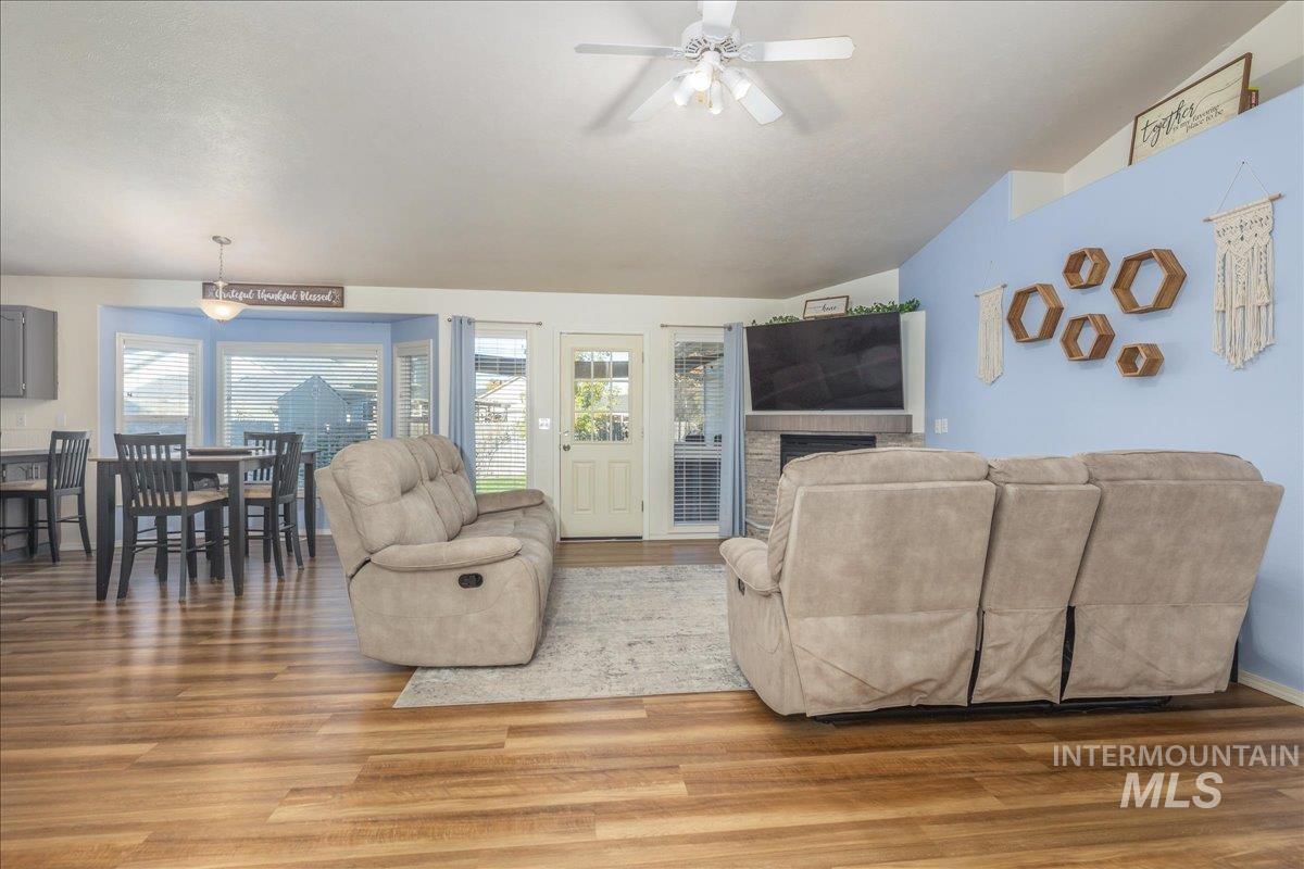 3953 W Park Creek Dr