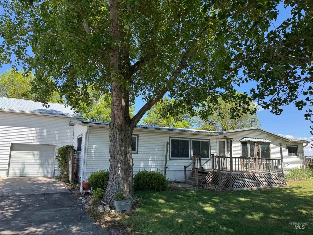 Photo of 308 200 E, Jerome, ID 83338 (MLS # 98987956)