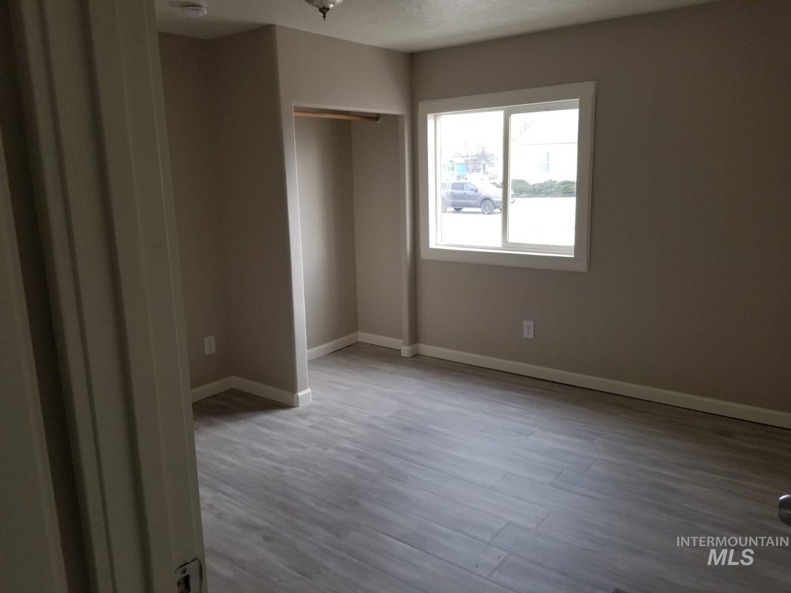 406 S Roswell