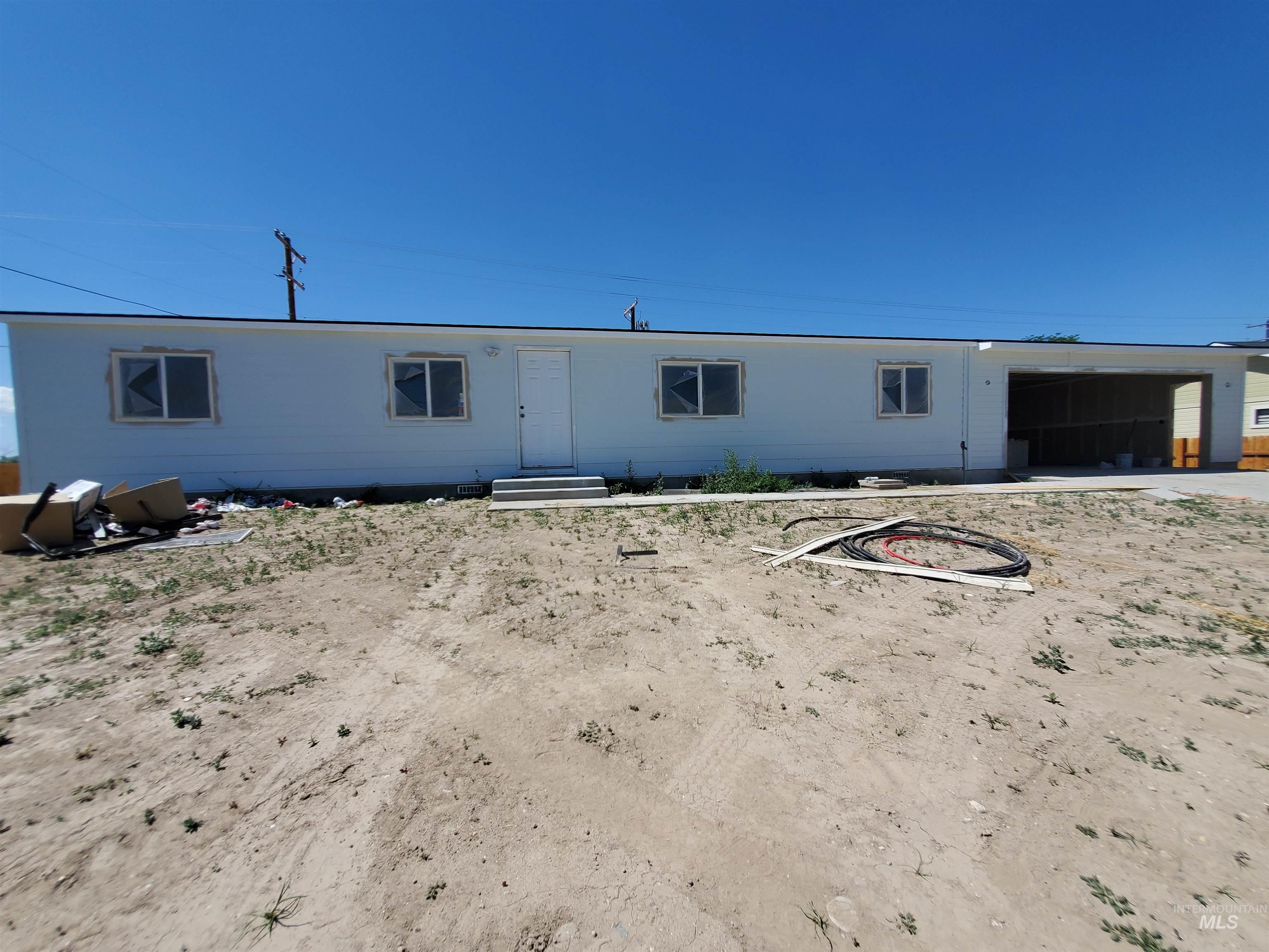 406 S Roswell
