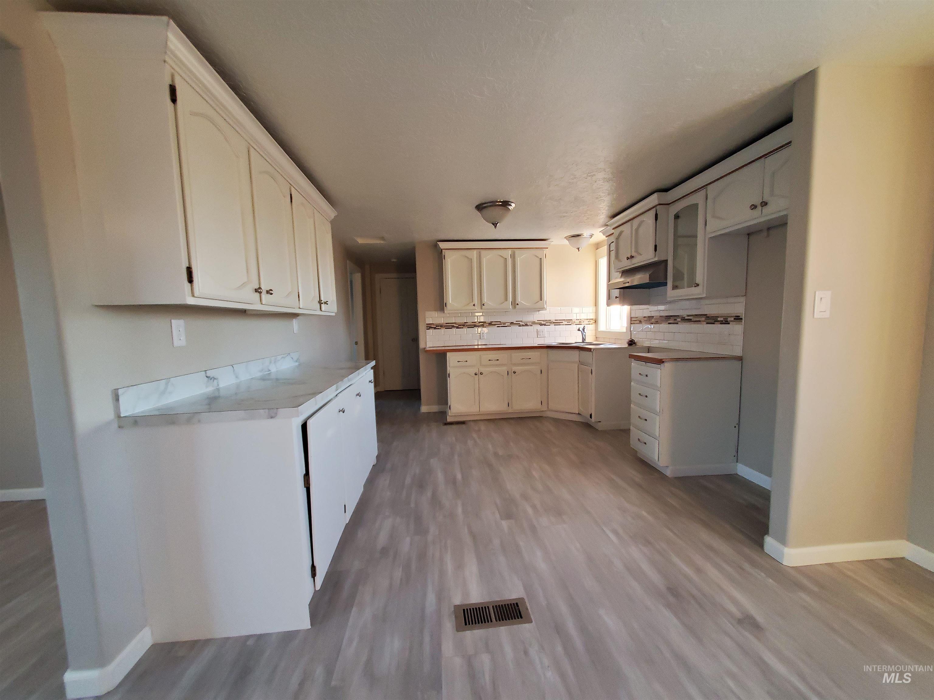 406 S Roswell
