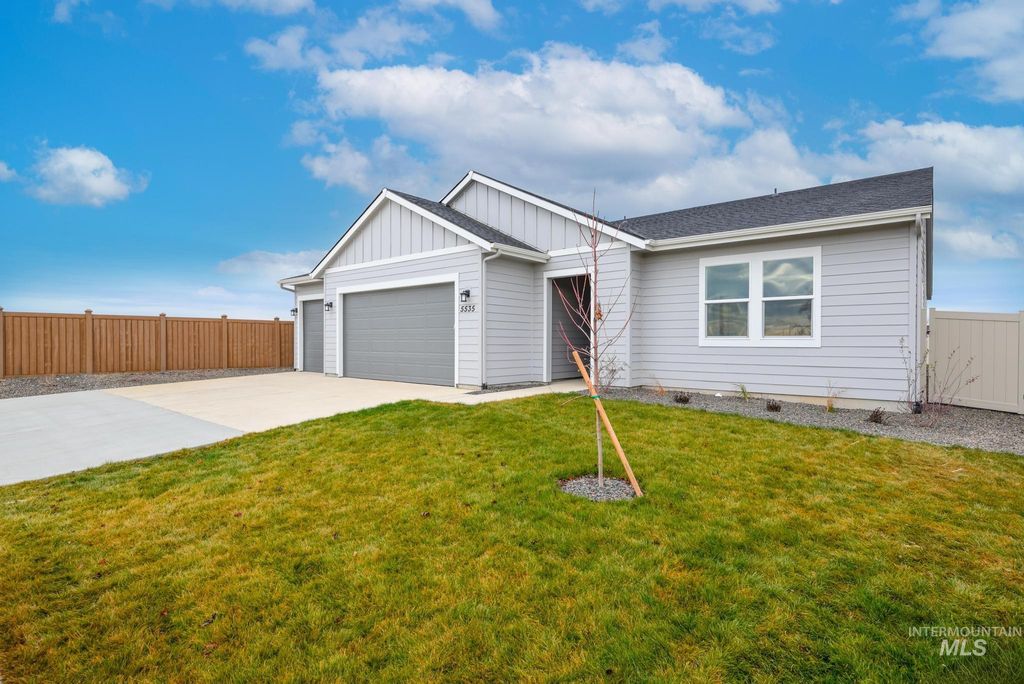 Photo of 5535 N Patimos Ave, Meridian, ID 83646 (MLS # 98971298)