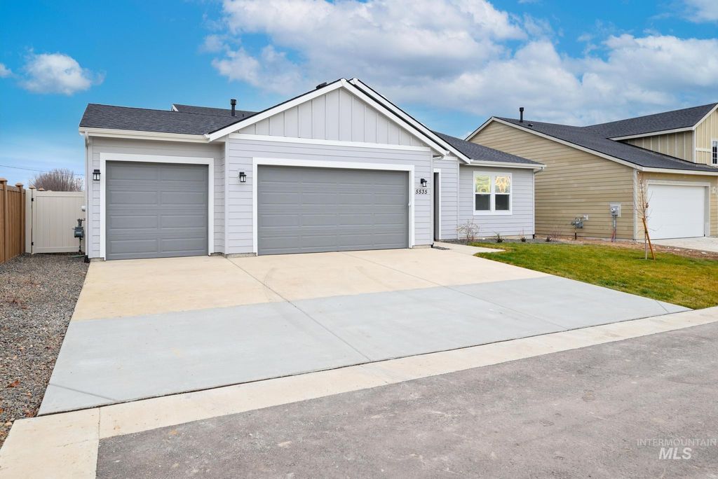 Photo of 5535 N Patimos Ave, Meridian, ID 83646 (MLS # 98971298)