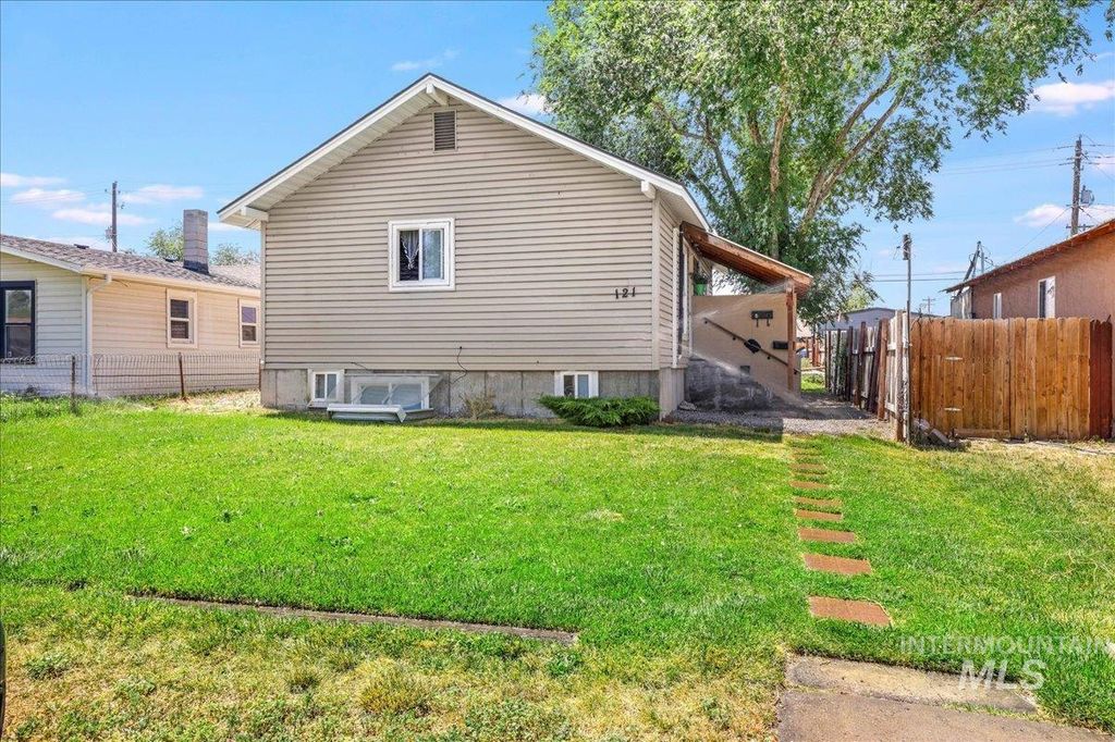 Photo of 121 7th Ave South #A &amp; B, Buhl, ID 83316 (MLS # 98955950)