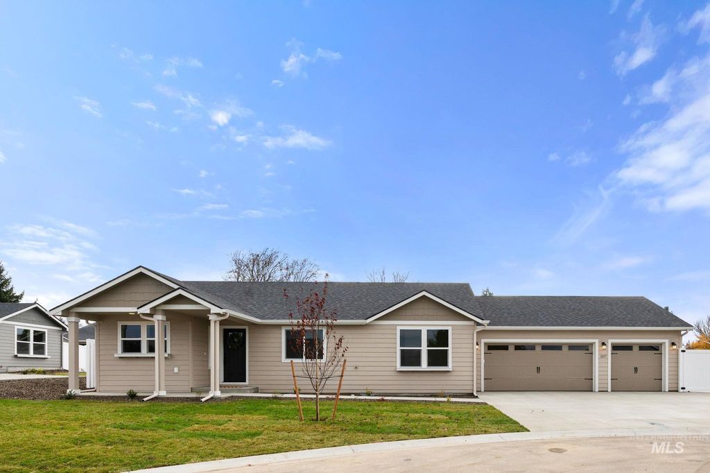 Photo of 3217 Blackhawk Court, Lewiston, ID 83501 (MLS # 98959150)