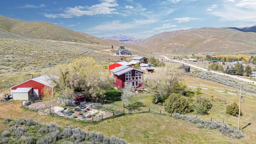 Photo of 91 Willow Creek Rd, Fairfield, ID 83327 (MLS # 98985348)