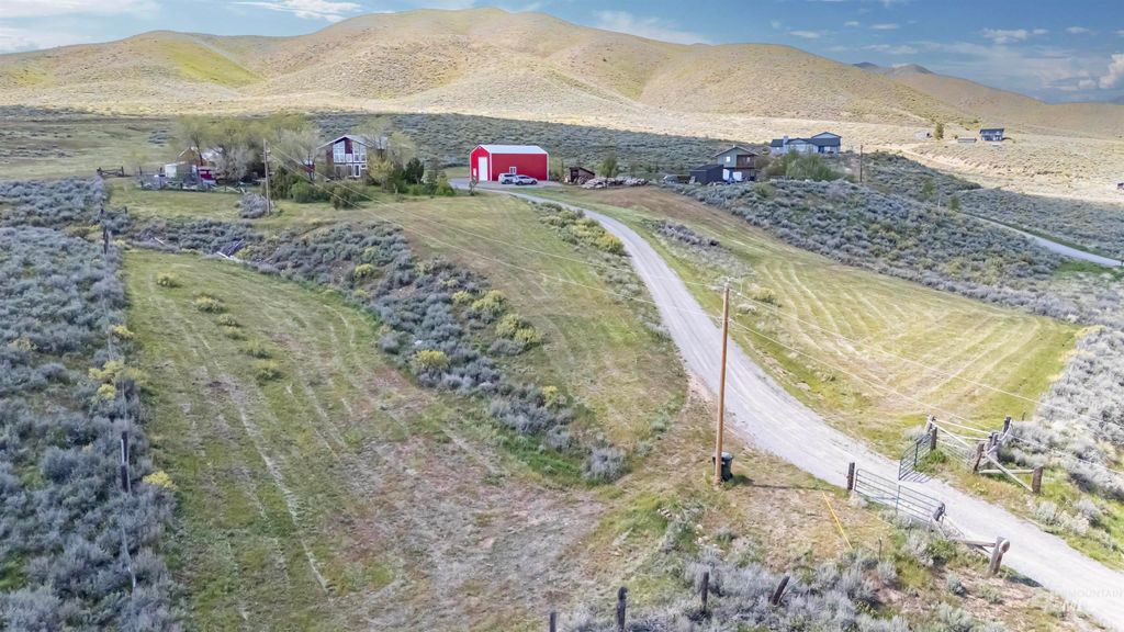 Photo of 91 Willow Creek Rd, Fairfield, ID 83327 (MLS # 98985348)