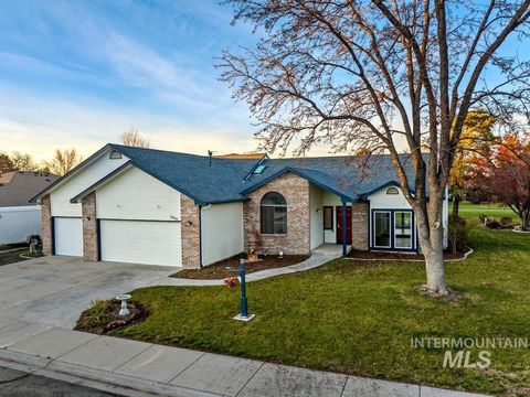 Photo of 3684 W Stanwich Dr, Meridian, ID 83646 (MLS # 98970768)