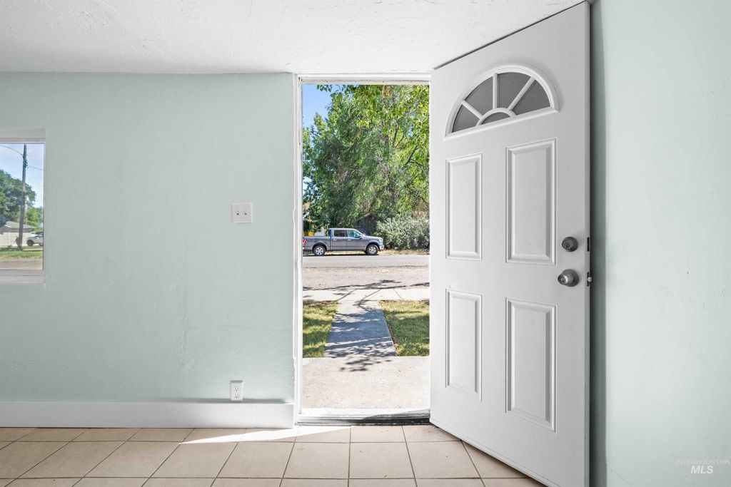 Photo of 604 W Ave B, Jerome, ID 83338 (MLS # 98990517)