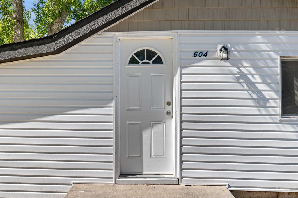 Photo of 604 W Ave B, Jerome, ID 83338 (MLS # 98990517)