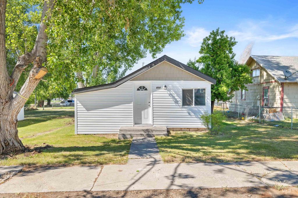 Photo of 604 W Ave B, Jerome, ID 83338 (MLS # 98990517)