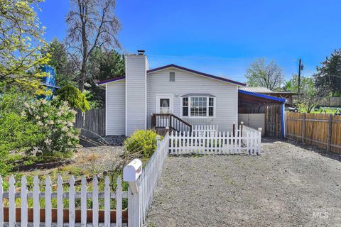 Photo of 808 N A Street, Parma, ID 83660 (MLS # 98984624)
