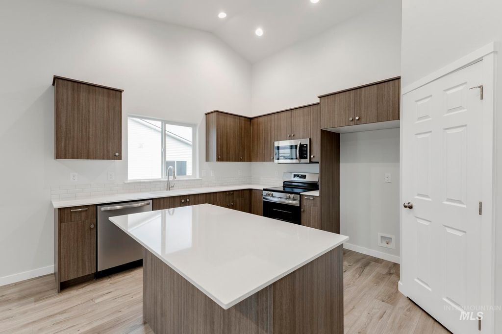 Photo of 350 N Coltsfoot Ave, Kuna, ID 83634 (MLS # 98968384)