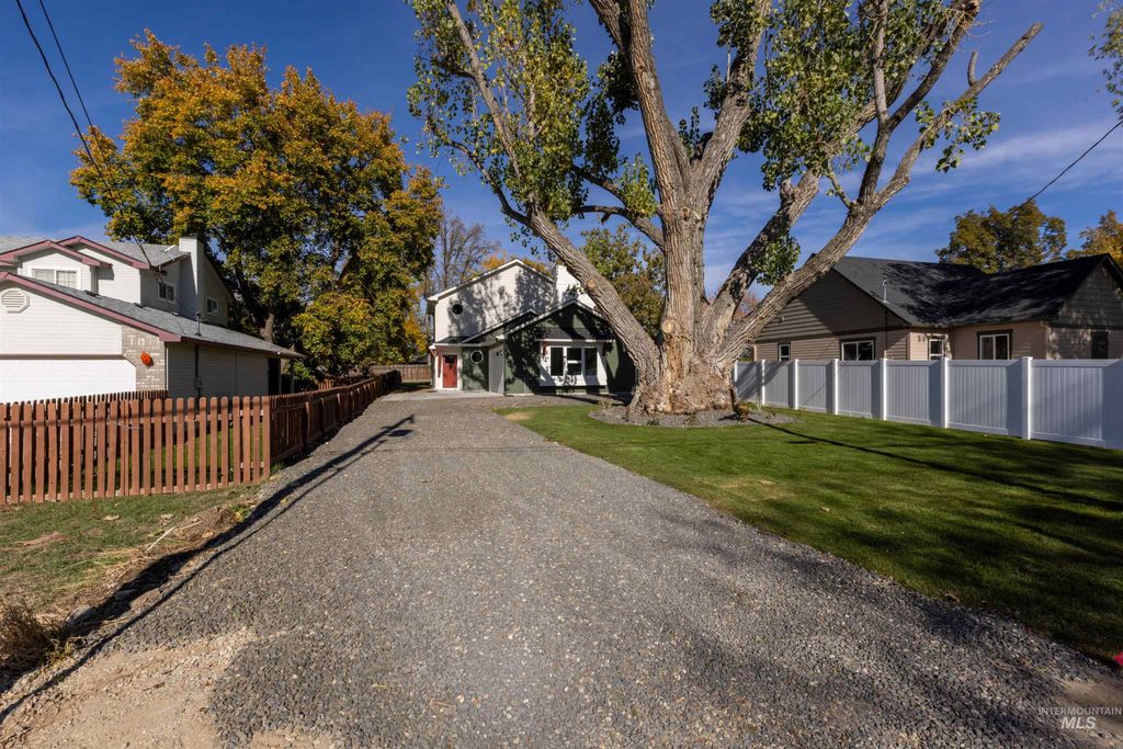 Photo of 1409 Uvalde St, Caldwell, ID 83605 (MLS # 98966448)