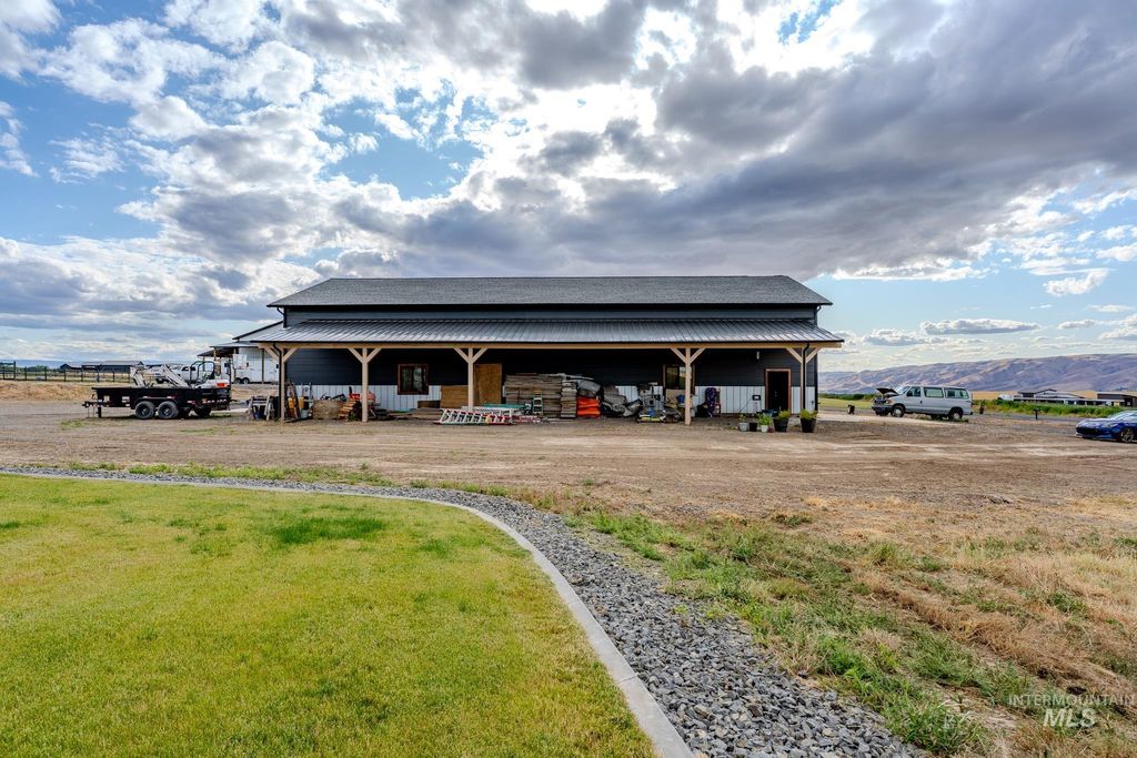 Photo of 2244 Park Avenue, Lewiston, ID 83501 (MLS # 98953102)