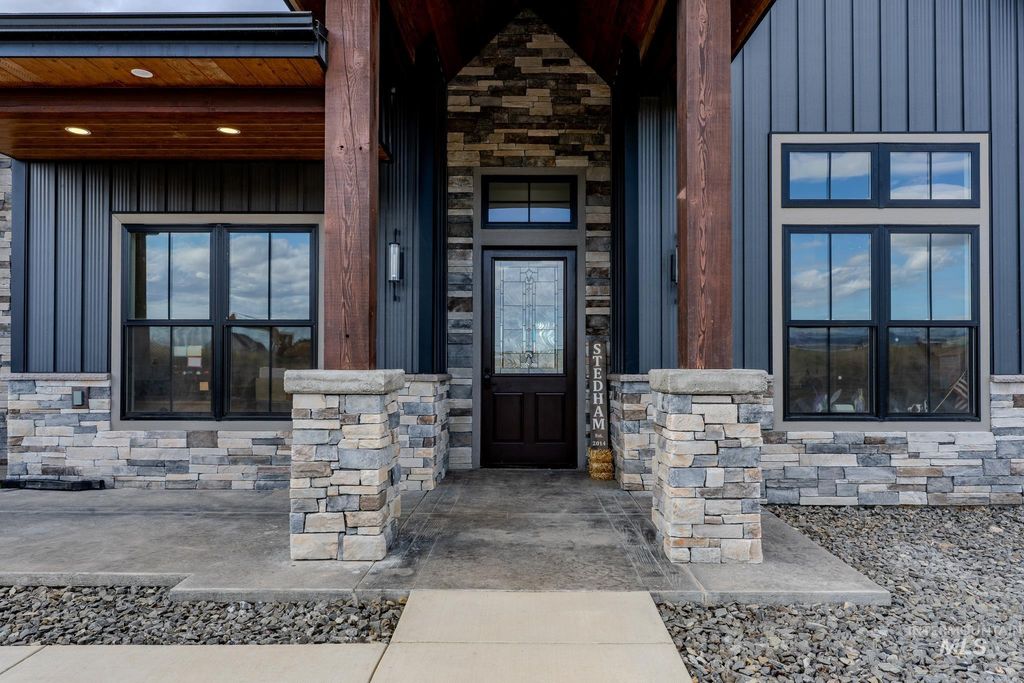 Photo of 2244 Park Avenue, Lewiston, ID 83501 (MLS # 98953102)