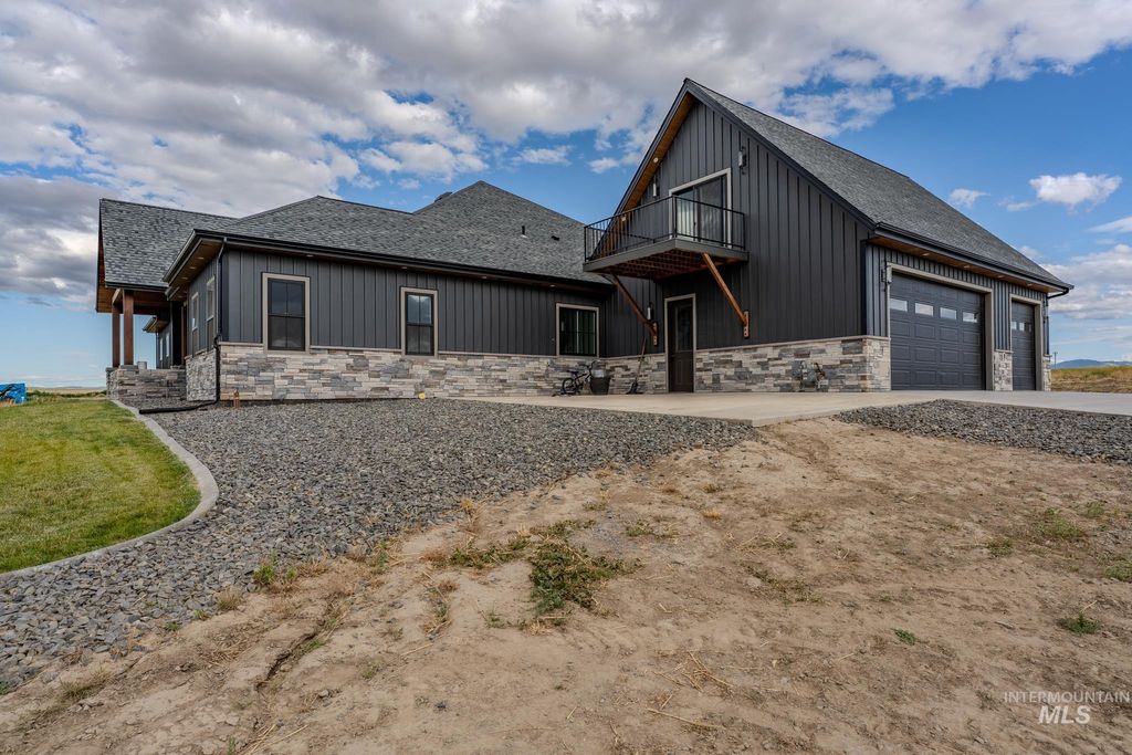 Photo of 2244 Park Avenue, Lewiston, ID 83501 (MLS # 98953102)