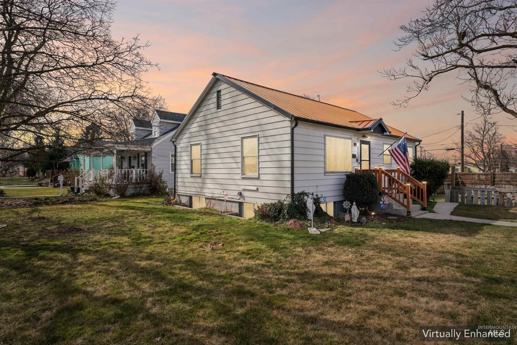 Photo of 124 Halstead St, Caldwell, ID 83605 (MLS # 98976107)