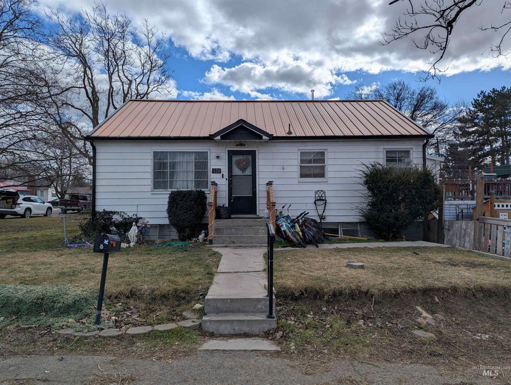 Photo of 124 Halstead St, Caldwell, ID 83605 (MLS # 98976107)
