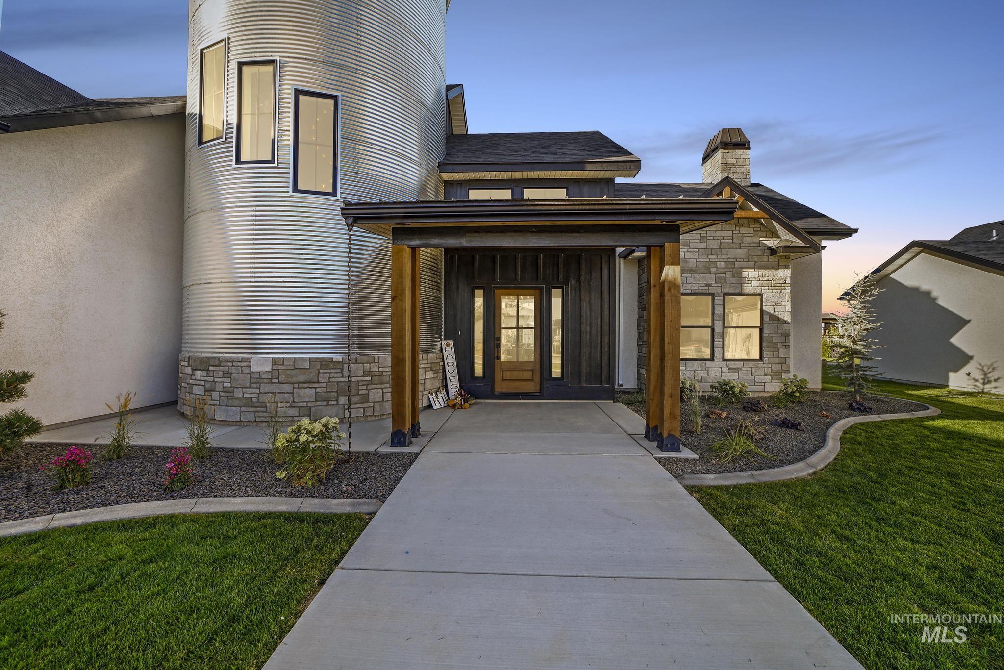 1580 Clear Creek Loop