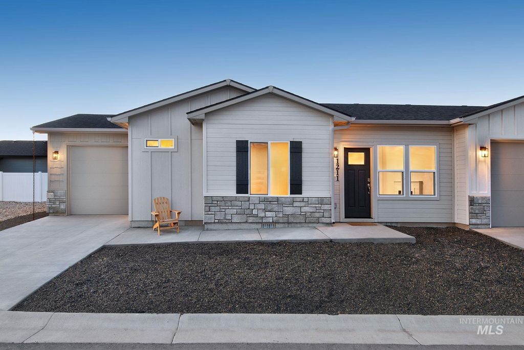 Photo of 1211 Phillips Circle, Ontario, OR 97914 (MLS # 98982367)