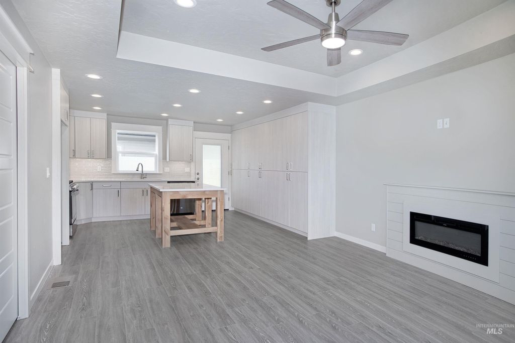 Photo of 1211 Phillips Circle, Ontario, OR 97914 (MLS # 98982367)