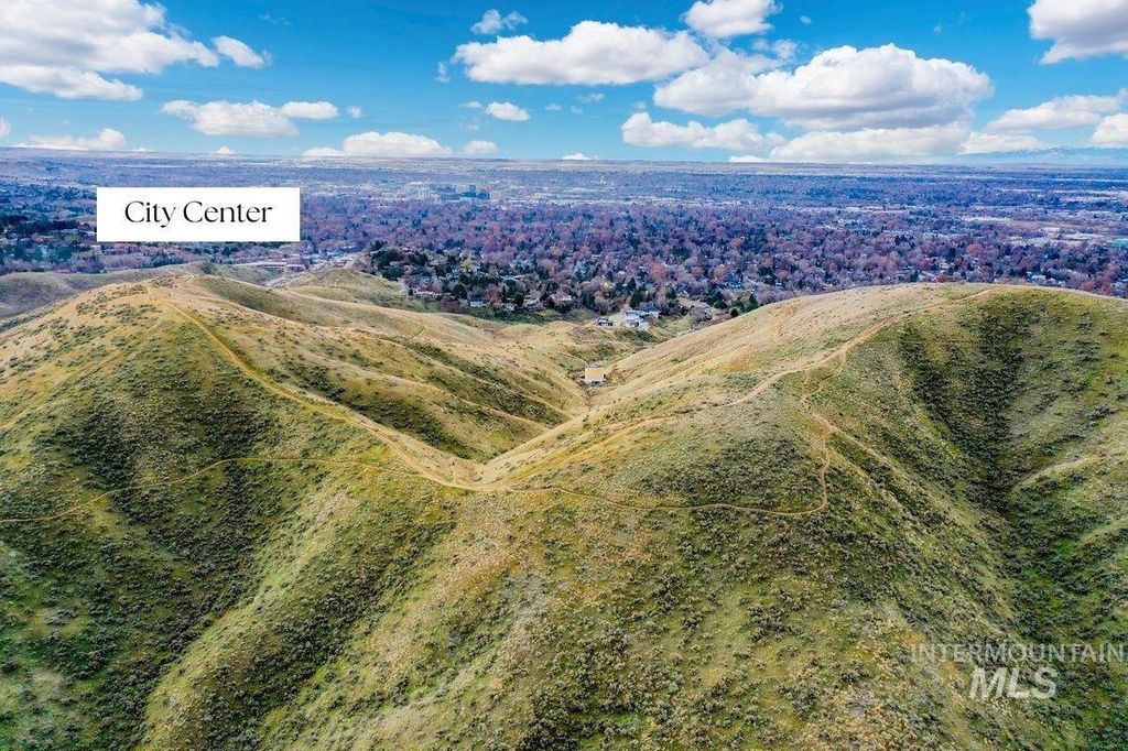 Photo of 4054 N N Goshawk Place, Boise, ID 83703 (MLS # 98984386)