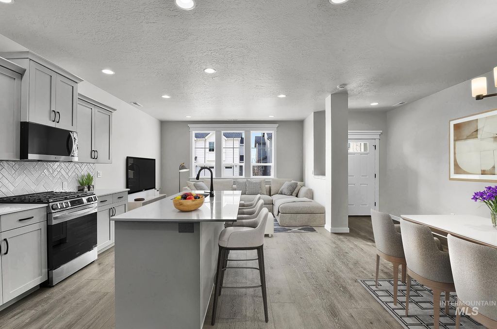 Photo of 422 N Fritts Ave, Meridian, ID 83642 (MLS # 98983903)