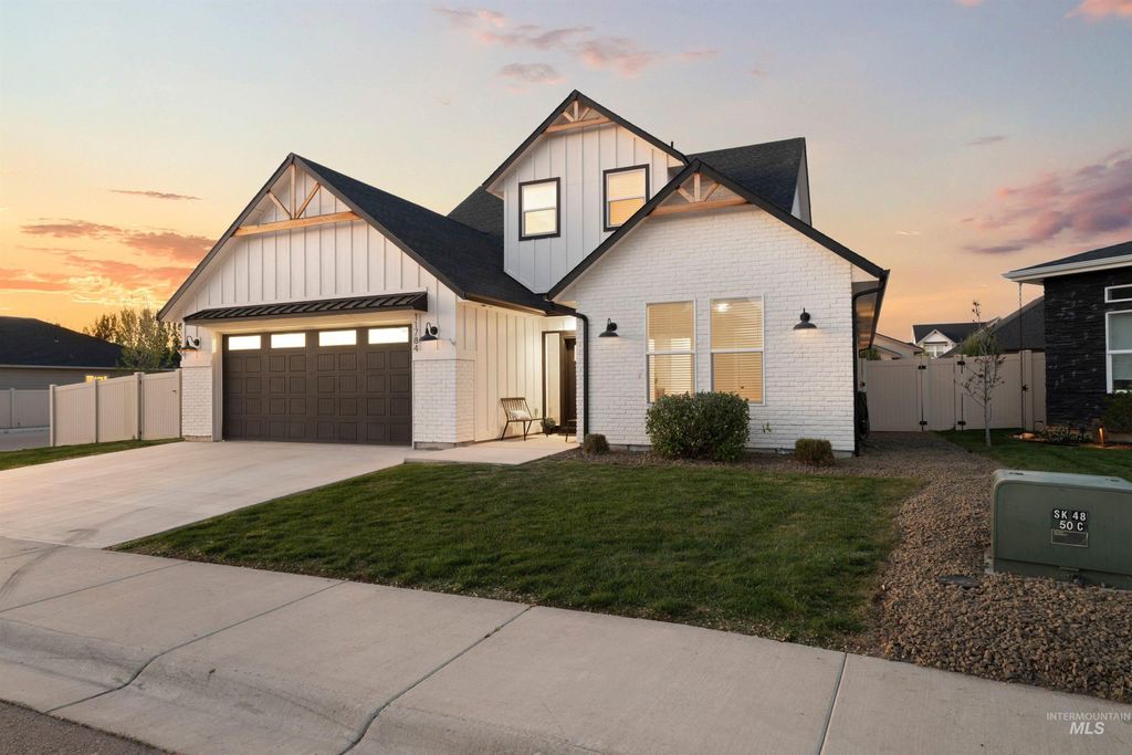 Photo of 11784 W Sailing Hawk Drive, Star, ID 83669 (MLS # 98983561)