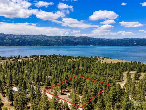 Photo of 1497 Pine Ridge Dr, Cascade, ID 83611 (MLS # 98991396)