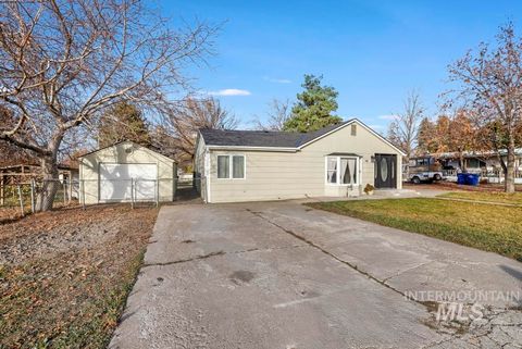 Photo of 442 1st Ave W Ave, Jerome, ID 83338 (MLS # 98968100)