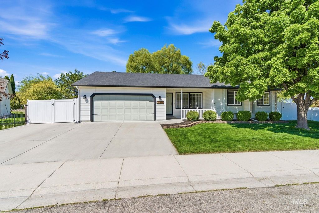 Photo of 1207 N Cabrillo Ave, Kuna, ID 83634 (MLS # 98984614)