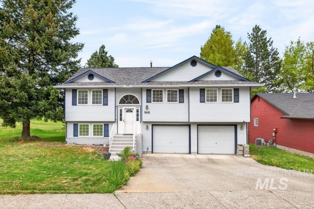 Photo of 542 Northwood Dr, Moscow, ID 83843 (MLS # 98986935)