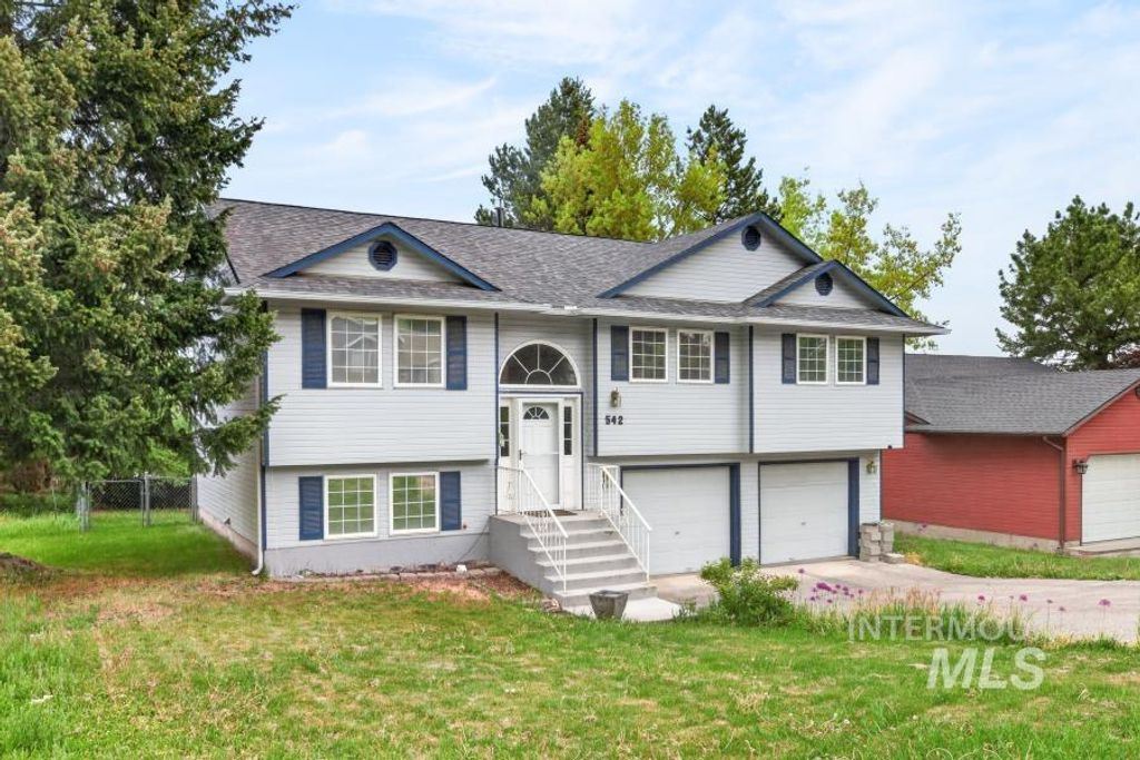 Photo of 542 Northwood Dr, Moscow, ID 83843 (MLS # 98986935)