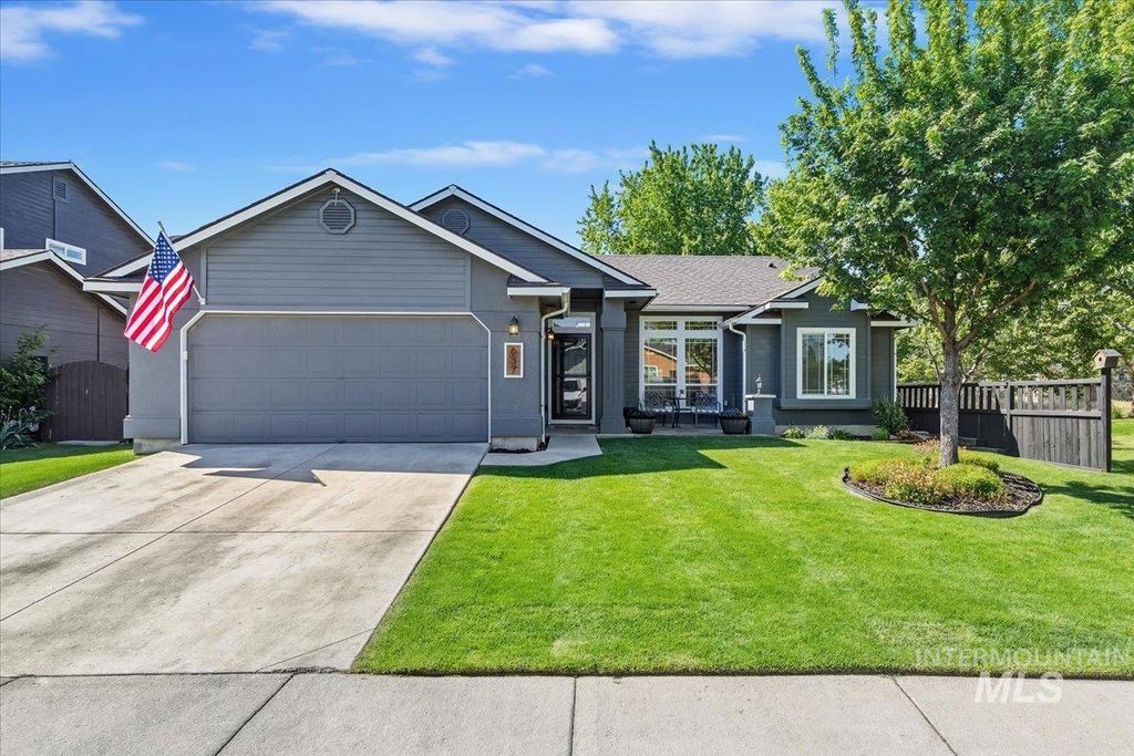 Photo of 637 E Willow Brook Dr, Meridian, ID 83646 (MLS # 98986128)