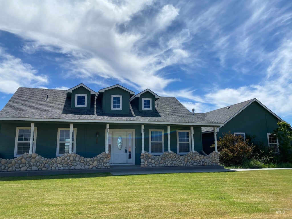 Photo of 1571 SE Hamilton Rd, Mountain Home, ID 83647 (MLS # 98978733)