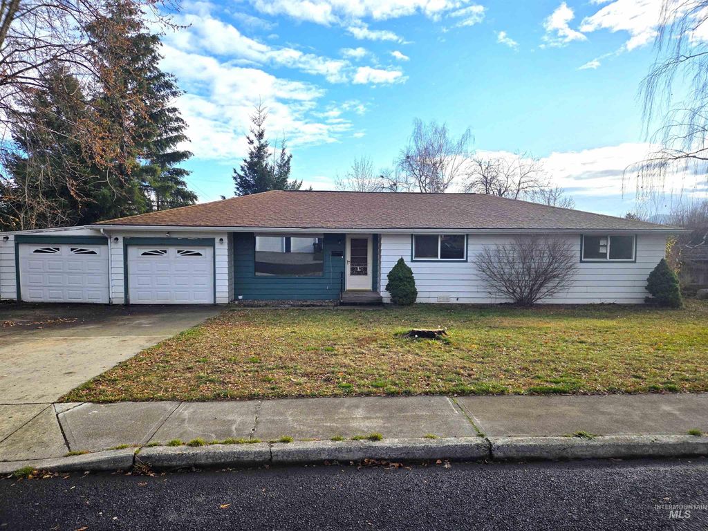Photo of 422 N Grant St, Moscow, ID 83843 (MLS # 98968333)