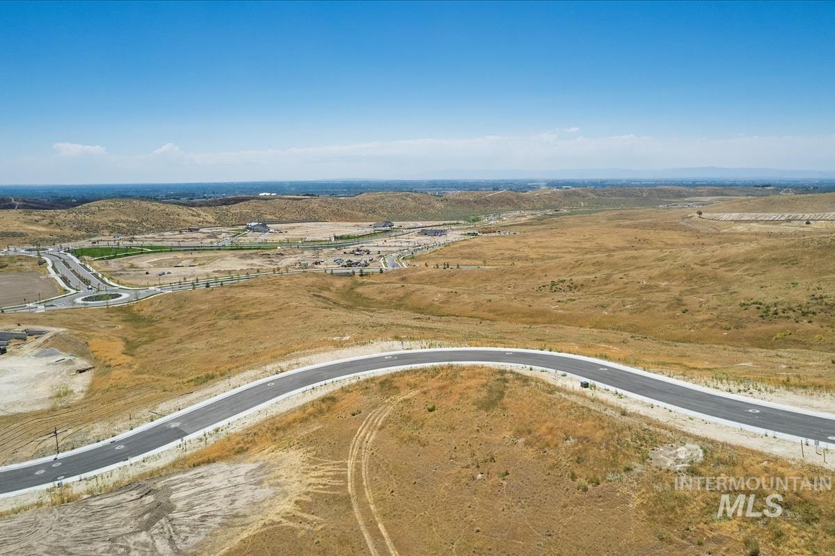 7299 N Cairnhill Way