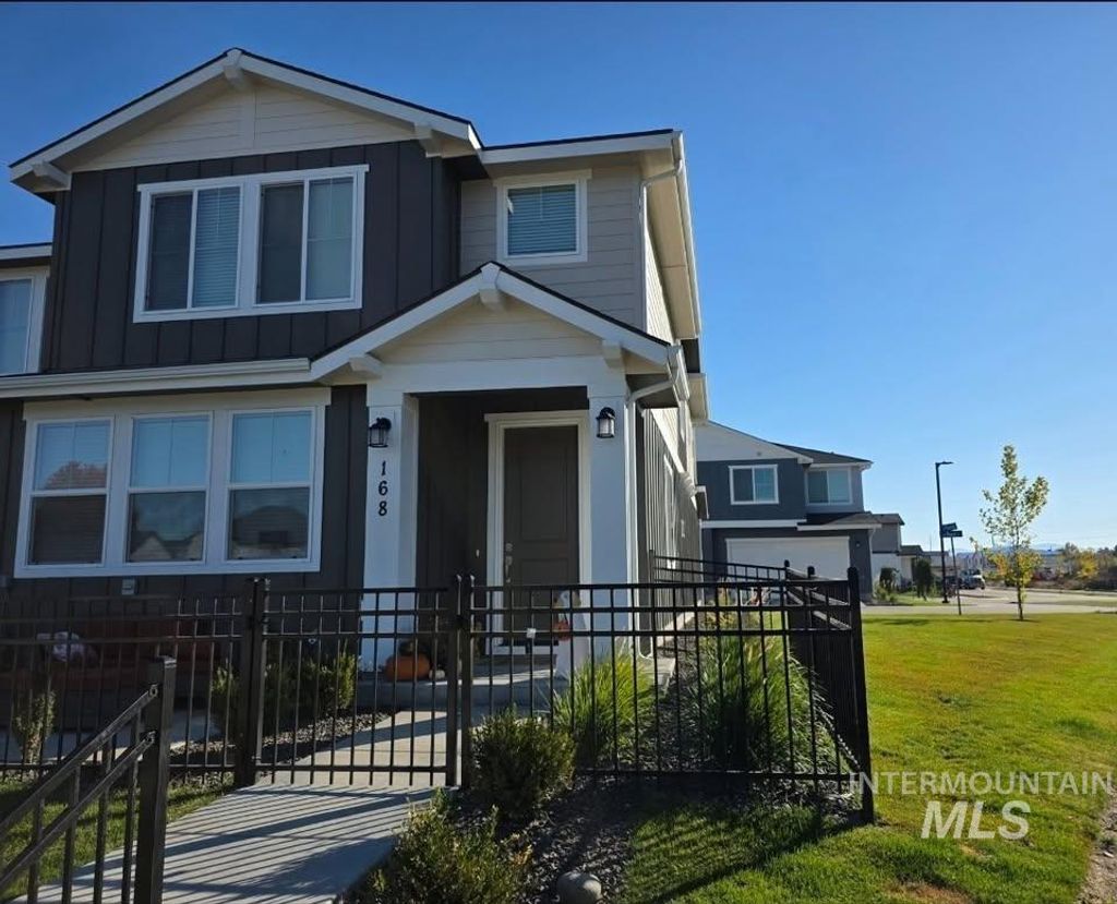 Photo of 168 N Stratus Way, Eagle, ID 83616 (MLS # 98972552)