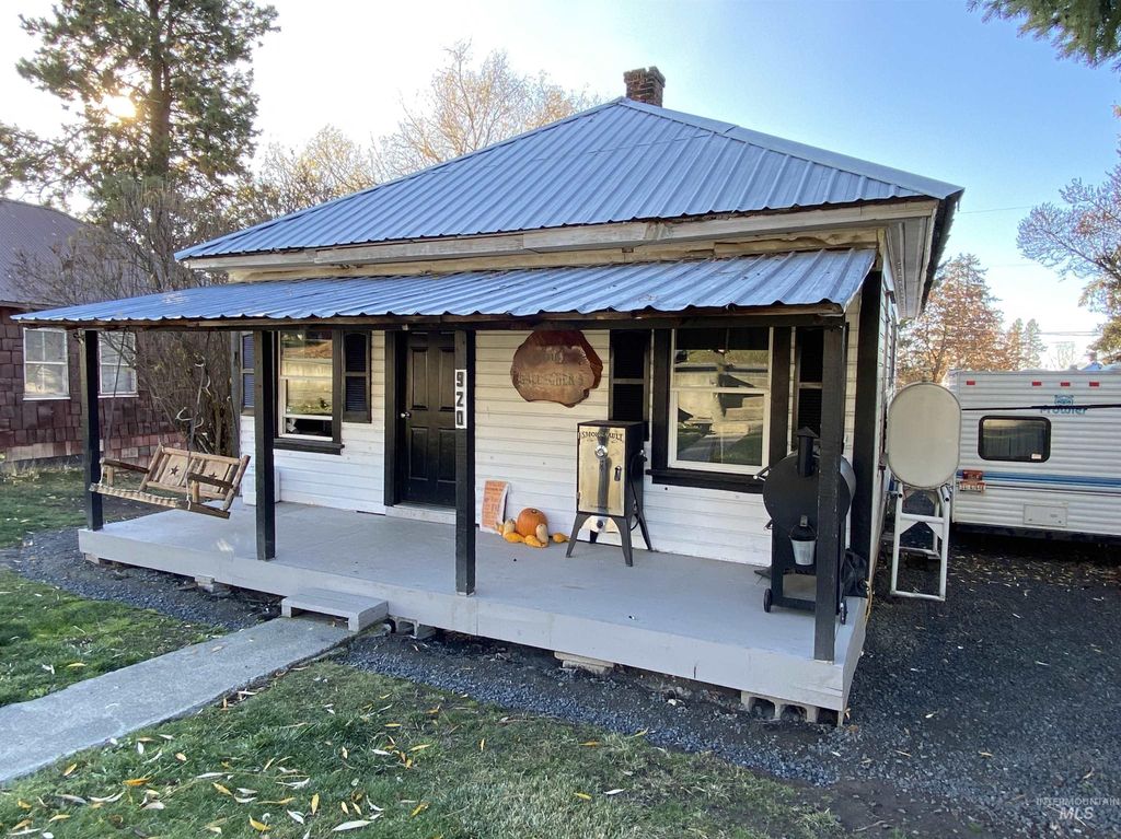 Photo of 920 Cedar Street, Potlatch, ID 83855 (MLS # 98968598)