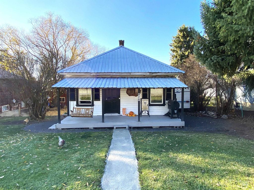 Photo of 920 Cedar Street, Potlatch, ID 83855 (MLS # 98968598)