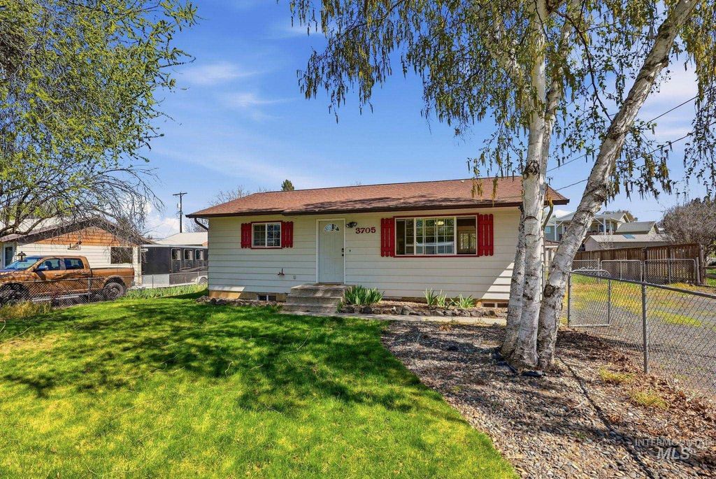 Photo of 3705 14th St C, Lewiston, ID 83501 (MLS # 98981504)