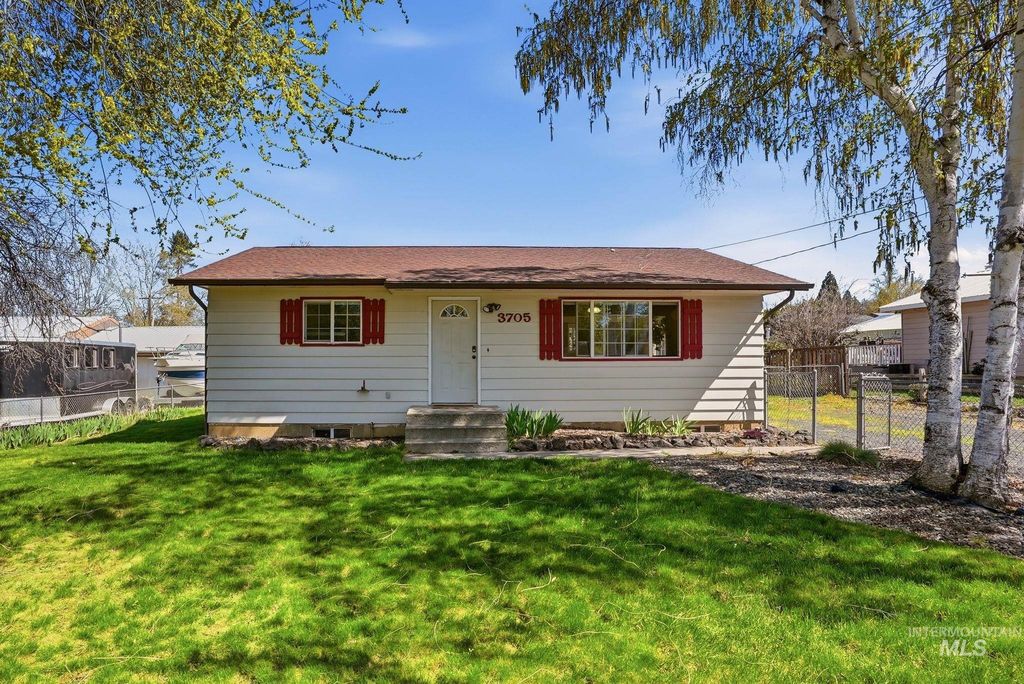 Photo of 3705 14th St C, Lewiston, ID 83501 (MLS # 98981504)