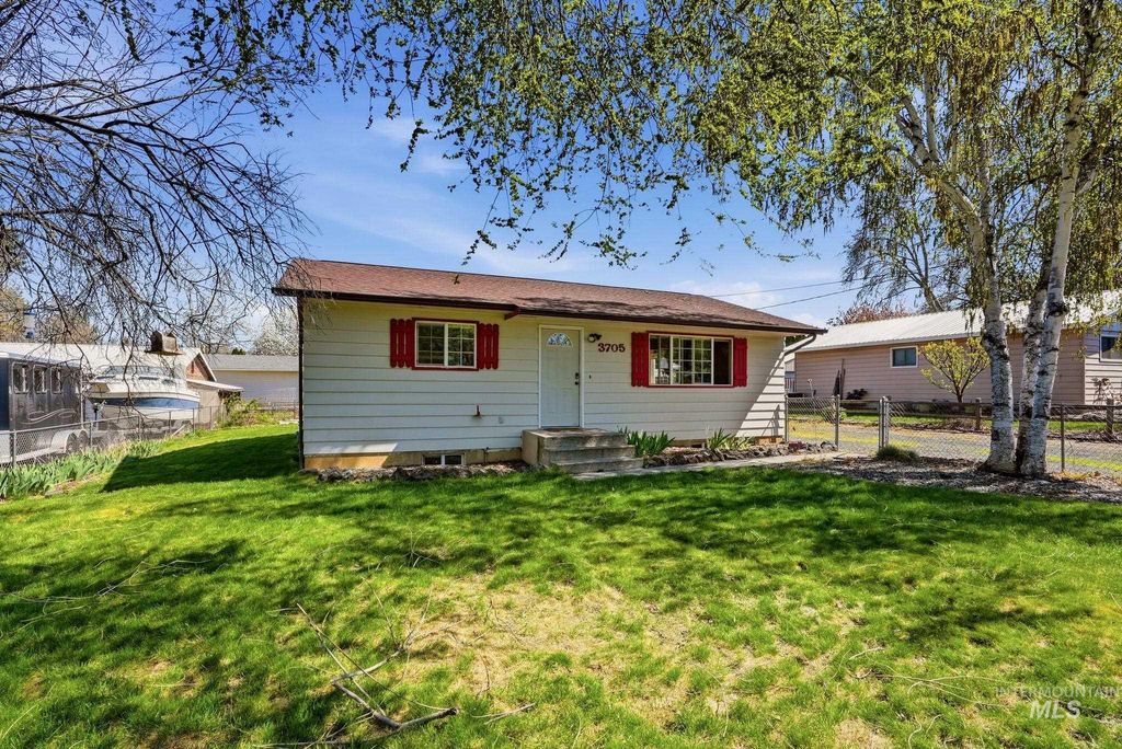 Photo of 3705 14th St C, Lewiston, ID 83501 (MLS # 98981504)