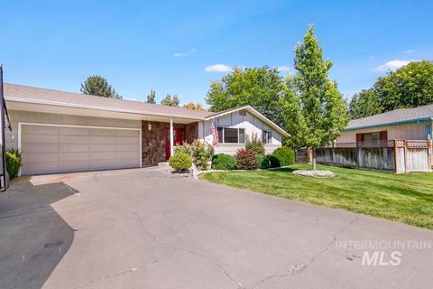 Photo of 2351 Castle Drive, Twin Falls, ID 83301 (MLS # 98961713)