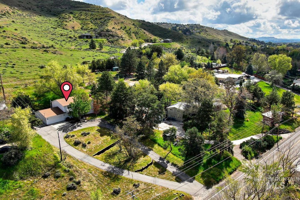 Photo of 5380 W Hill Rd, Boise, ID 83703 (MLS # 98982105)