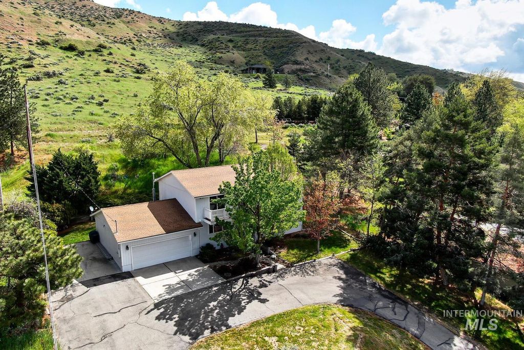 Photo of 5380 W Hill Rd, Boise, ID 83703 (MLS # 98982105)