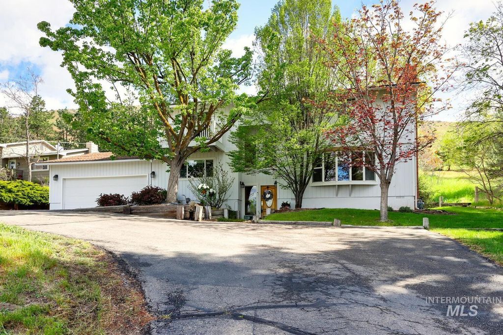 Photo of 5380 W Hill Rd, Boise, ID 83703 (MLS # 98982105)